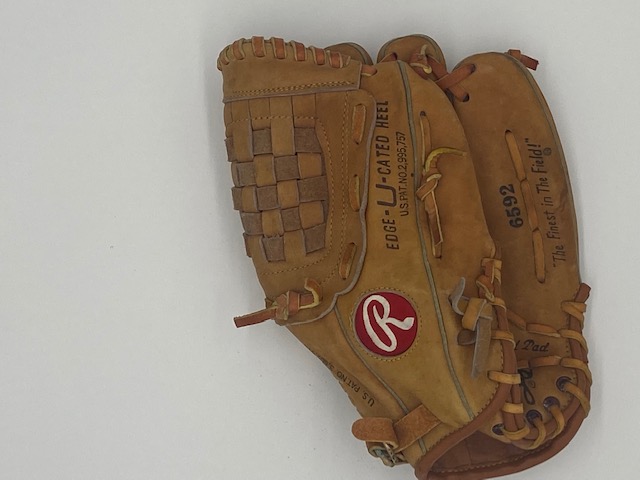 Ozzie Smith turns Gold Gloves into cash at auction